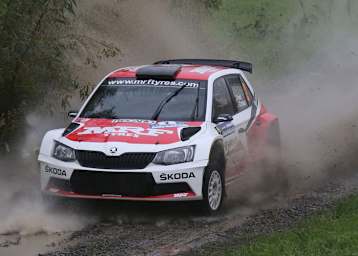 Schlamm drüber – der deutsche Skoda-Junior Fabian Kreim auf WP 1