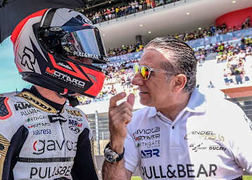 Jorge Martinez (rechts) wird Sportlicher Berater