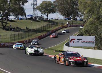 GT3-Renner vor der tollen Kulisse des Mount Panorama