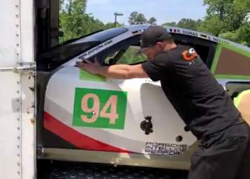 Trägt bereits die Startnummer #94 für Le Mans: Der Porsche 911 RSR aus der IMSA-Serie