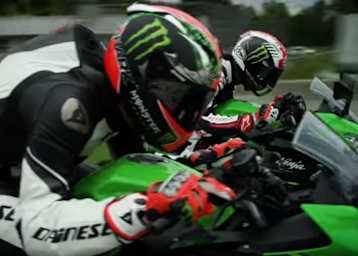 Jonathan Rea und Tom Sykes lieferten sich ein Rennen mit der Kawasaki Ninja 400