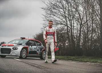Stéphane Lefebvre vor dem neuen Citroën C3 R5