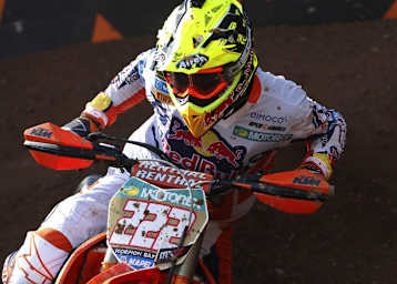 Antonio Cairoli gewinnt vor seinem Heimpublikum Lauf 1 in Maggiora