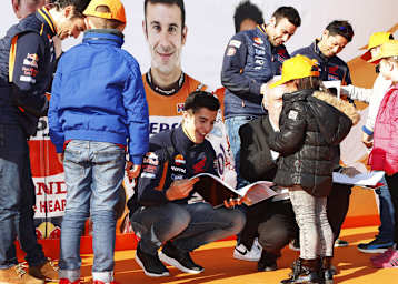 Die Primarschüler hatten ihre helle Freude an den Zweirad-Profis