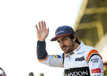Fernando Alonso wird einen weißen werbefreien Overall in Bahrain tragen