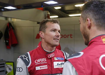 Marcel Fässler (li.) im Gespräch mit Teamkollege André Lotterer 