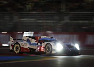 In Führung bei den 24 Stunden von Le Mans: Der Toyota TS050 Hybrid von Stéphane Sarrazin, Mike Conway und Kamui Kobayashi