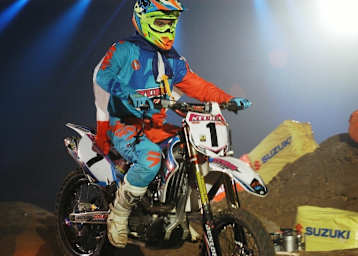 Greg Aranda gewann trotz des schlimmen Terroranschlags in Paris das Supercross in Stuttgart