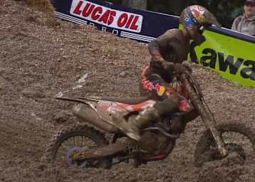 Ryan Dungey beschädigte sich nach seinem Sturz das Bike