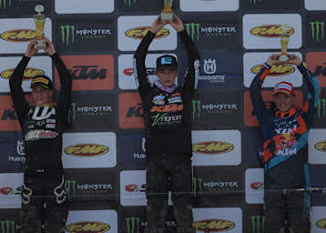 EMX125 Podium: Tom Guyon gewinnt vor Simon Längenfelder und Mike Gwerder