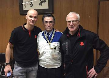 Stefan Everts (MXGP Suzuki General Manager) und Sylvain Geboers bei ihrem Besuch in Hamamatsu