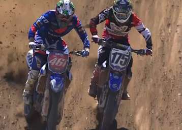 Das entscheidende Überholmanöver in Glen Helen: Febvre (461) bremst Webb (175) aus