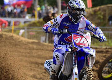 Romain Febvre gewinnt den ersten Lauf in Loket  
