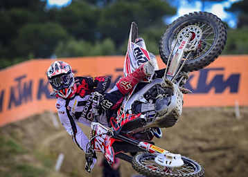 Tim Gajser gewinnt den ersten Lauf in Spanien