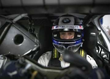 Alex Zanardi am modifizierten Steuer des BMW M8 GTE