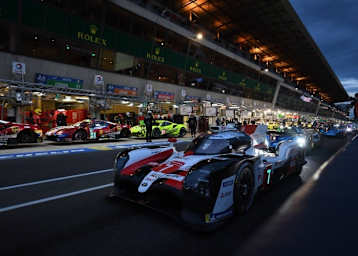 In Le Mans bislang vorne: Der Toyota TS050 Hybrid von Kamui Kobayashi