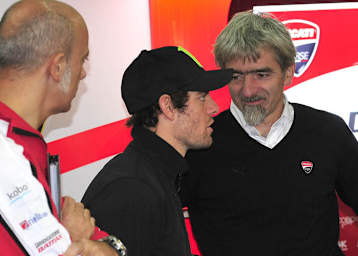 Gigi Dall'Igna und Cal Crutchlow beim November-Test in Valencia