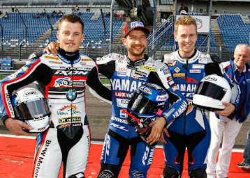 Die erste Startreihe der IDM Superbike/Superstock 1000. Gines, Neukirchner, de Boer (v.li.)