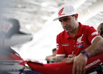 Paulo Goncalves behandelt seine Honda sorgsam