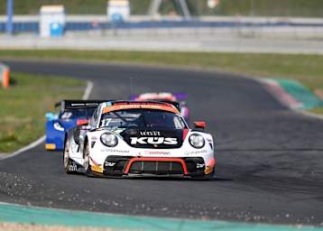 Liegt beim Test des ADAC GT Masters in Oschersleben vorne: Klaus Bachler im neuen Porsche 911 GT3 R