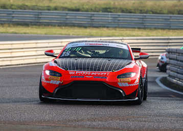 Erster Startplatz in Oschersleben für den Aston Martin Vantage GT4