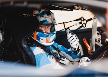 Felix von der Laden im Cockpit des McLaren 570S GT4