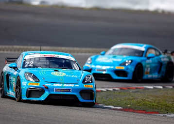Die beiden Porsche 718 Cayman GT4 vom Team Allied-Racing geben in der ADAC GT4 Germany Gas