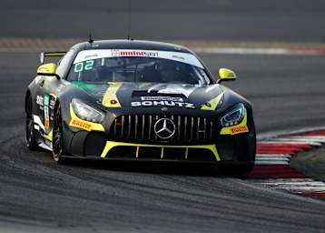 Der Mercedes-AMG GT4 von Schütz Motorsport startet am Sonntag von Platz eins