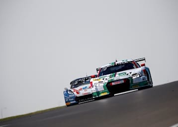Enger Zweikampf zwischen Audi R8 LMS (re.) und Corvette C7 GT3-R