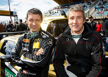 Ex-DTM-Meister Bernd Schneider (re.) mit Teamkollege  Hari Proczyk