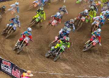 Joey Savatgy (37) gewinnt den Start zum ersten Lauf in Hangtown