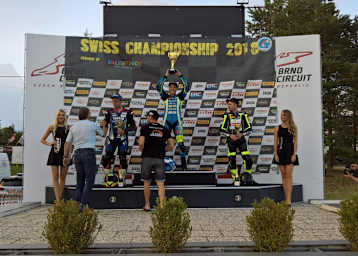 Zwei Siege, zweo Pokale