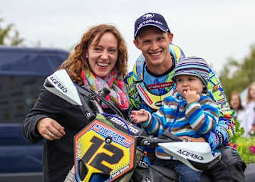 Bernd Hiemer mit Frau und Sohn