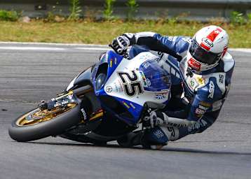 Matej Smrz strapaziert seine Yamaha