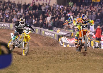 Die Entscheidung: Der aufrückende James Stewart (7) strauchelt in den Whoops, Ken Roczens Weg zum Sieg ist frei