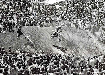 Danny LaPorte 1979 vor der gewaltigen Zuschauerkulisse während des US-Grand-Prix im kalifornischen Carlsbad