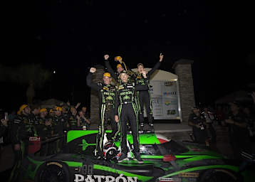 Die strahlenden Sieger der 12 Stunden von Sebring: Das Team ESM