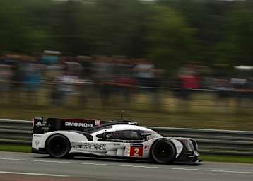 Im freien Training der 24 Stunden von Le Mans an der Spitze: Der Porsche 919 Hybrid von Neel Jani