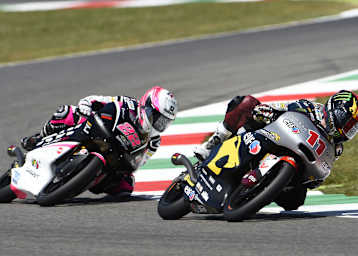 Livio Loi (11) in Mugello vor Ana Carraso (beide auf Kalex-KTM)