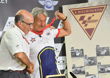 Dorna-CEO Carmelo Ezpeleta mit Marco Lucchinelli