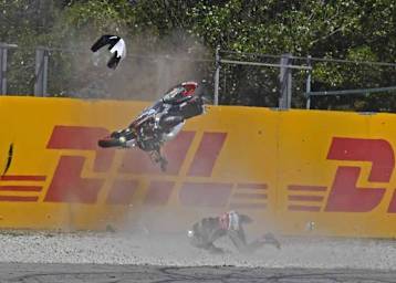 Spektakulärer Crash in Runde 4: Tarren Mackenzie in Barcelona