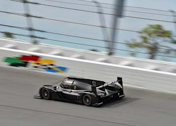 Noch alleine: Der Mazda DPi vom Team Joest hatte schon in Daytona geheim getestet
