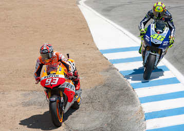 Laguna Seca 2013: Márquez (93) trickst Rossi in der Corkscrew aus, neben der Piste!