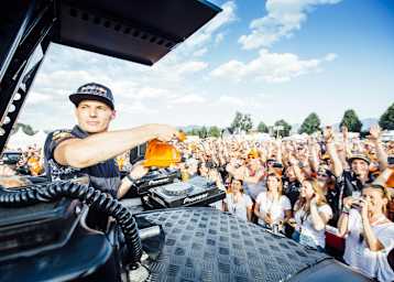 Max Verstappen stattete seinen Fans auf dem Campingplatz einen Überraschungsbesuch ab