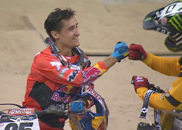 Zwei Franzosen im Finale von Indianapolis: Cedric Soubeyras gratuliert dem Sieger Marvin Musquin