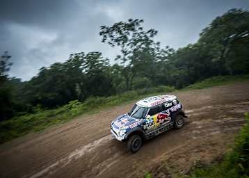Nasser Al-Attiyah kämpft sich nach vorne