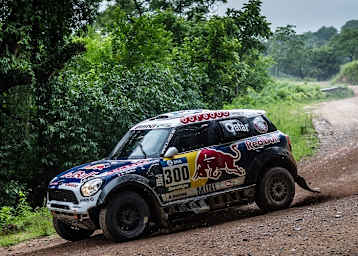 Nasser Al-Attiyah auf dem Weg nach vorne