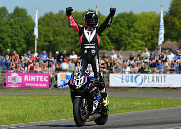 Nigel Walraven gewann beide IRRC Superbike-Rennen