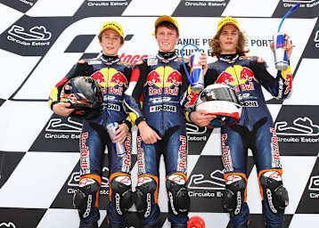 Red-Bull-Rookies-Podest von Estoril 2012: 2014 treffen sich Philipp Öttl, Scott Deroue und Karel Hanika (v. li.) wieder in der WM