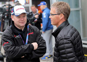 Tommy Knudsen (re.) mit Nicki Pedersens Manager